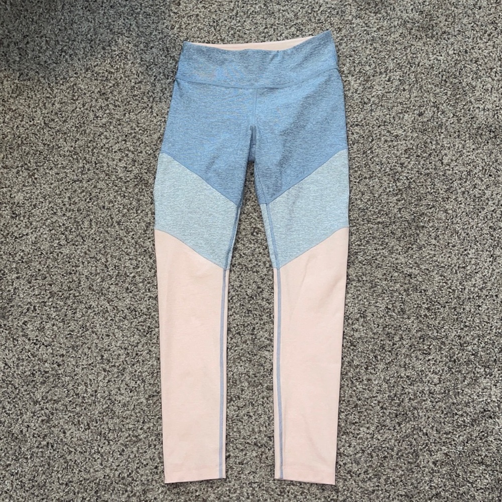 Outdoor Voices leggings, in great condition!! 😊